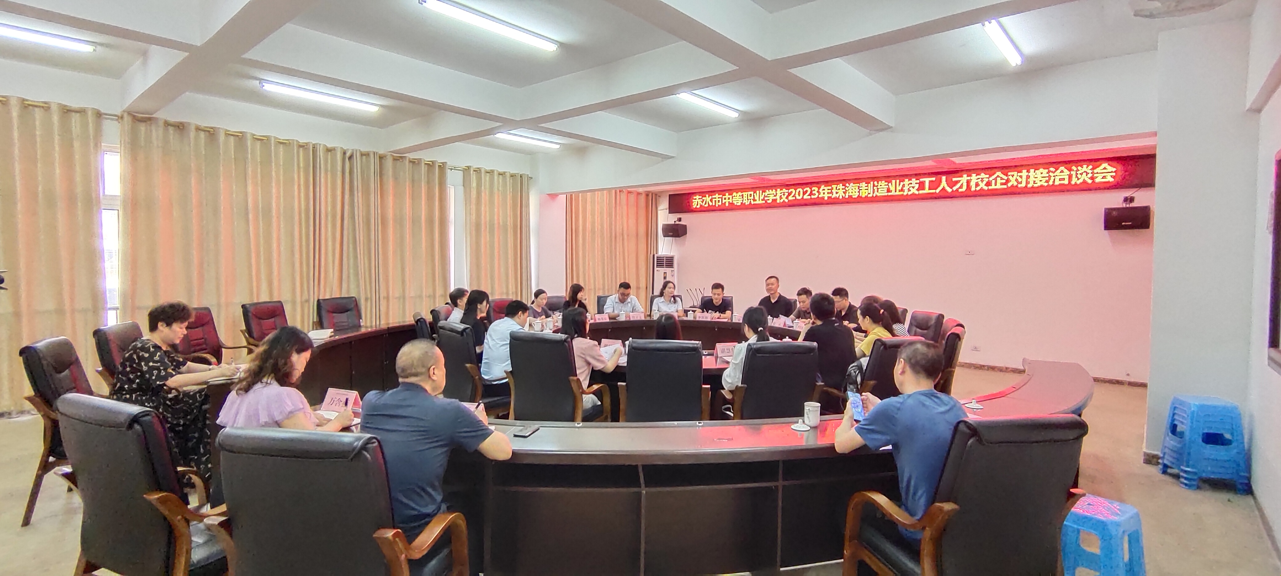 6月26日，南方人力公司组织招聘企业与遵义赤水市中等职业学校开展座谈交流。