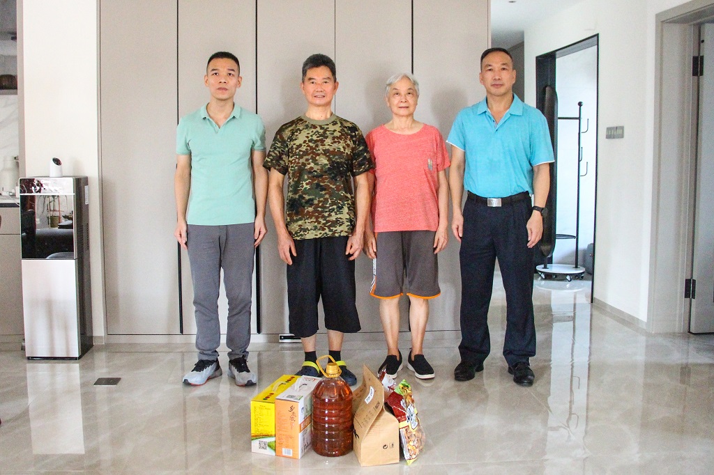 集团八一走访慰问2