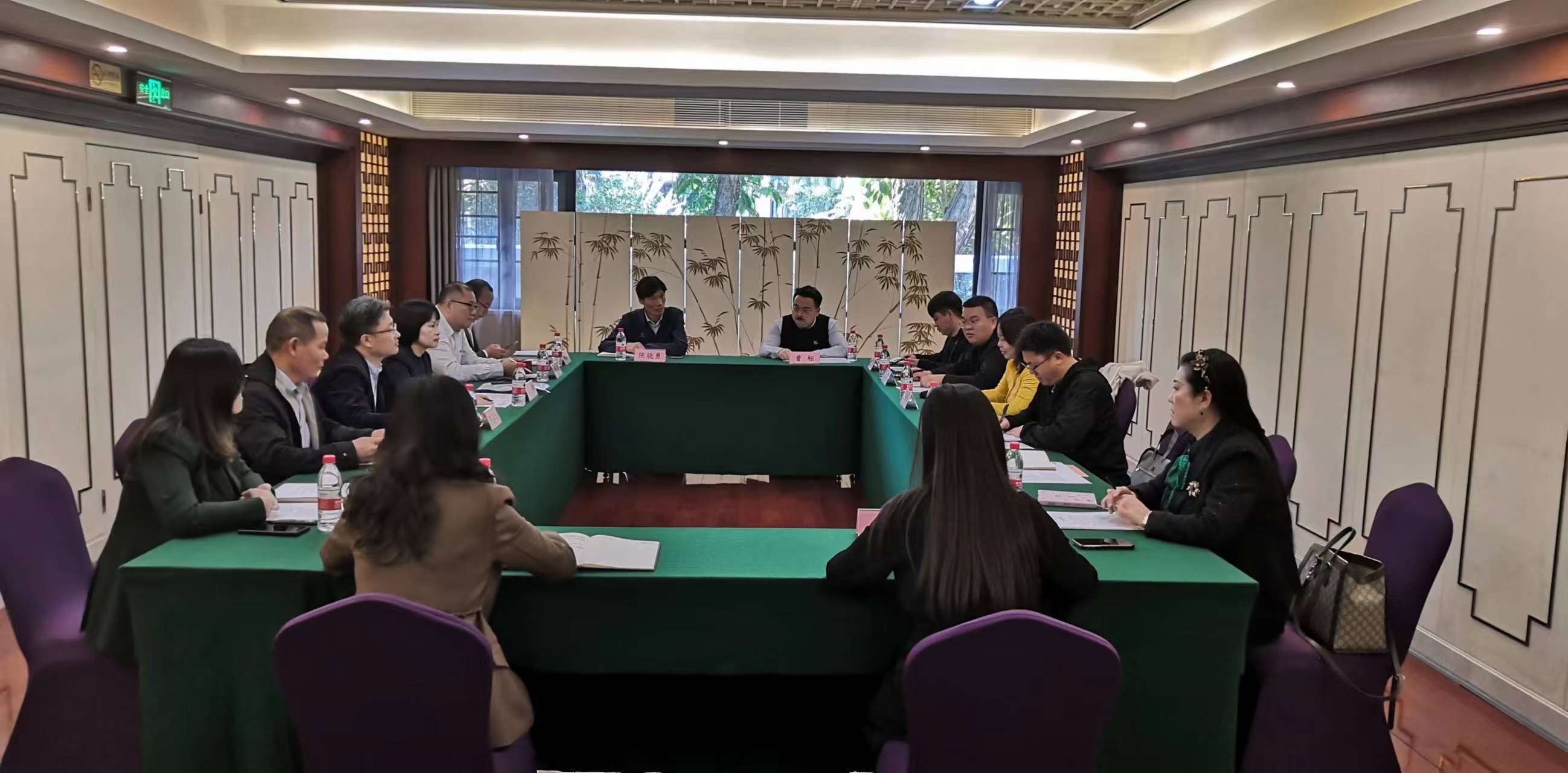 调研座谈会双方热烈交流(1)