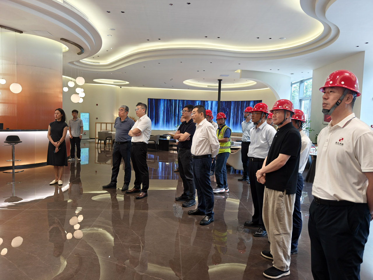 4月29日，市国资委副主任张伟锋带队前往珠光国际大厦项目现场开展安全生产专项检查2