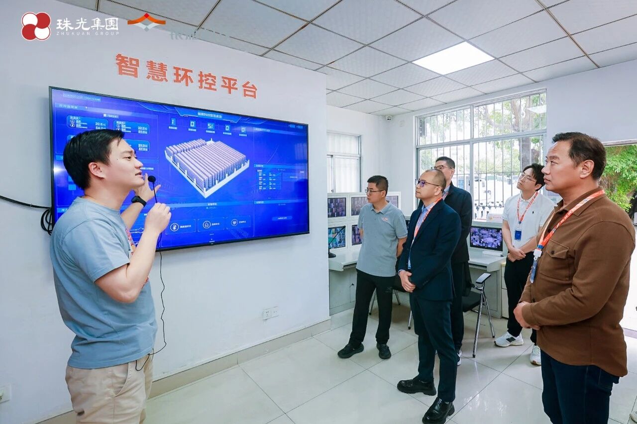 参观银雁科技智慧档案管理中心