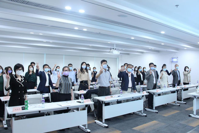 图-1-国际商务礼仪培训（澳门专场）活动破冰现场.jpg